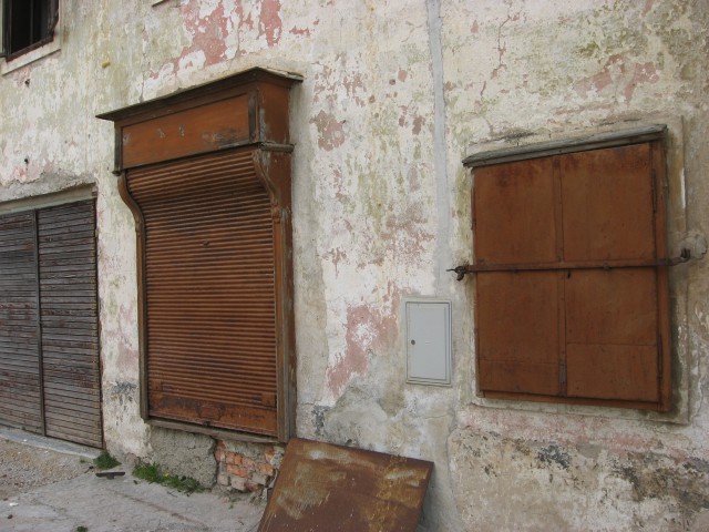 Stare železne rolete v Višnji Gori