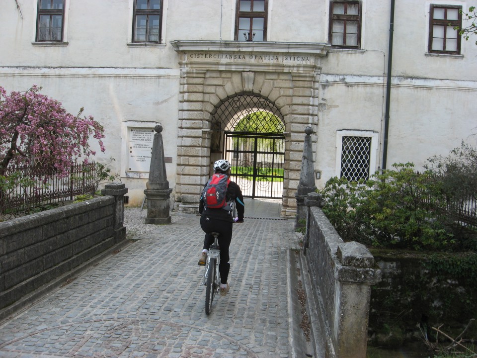 Osrednji vhod v samostan