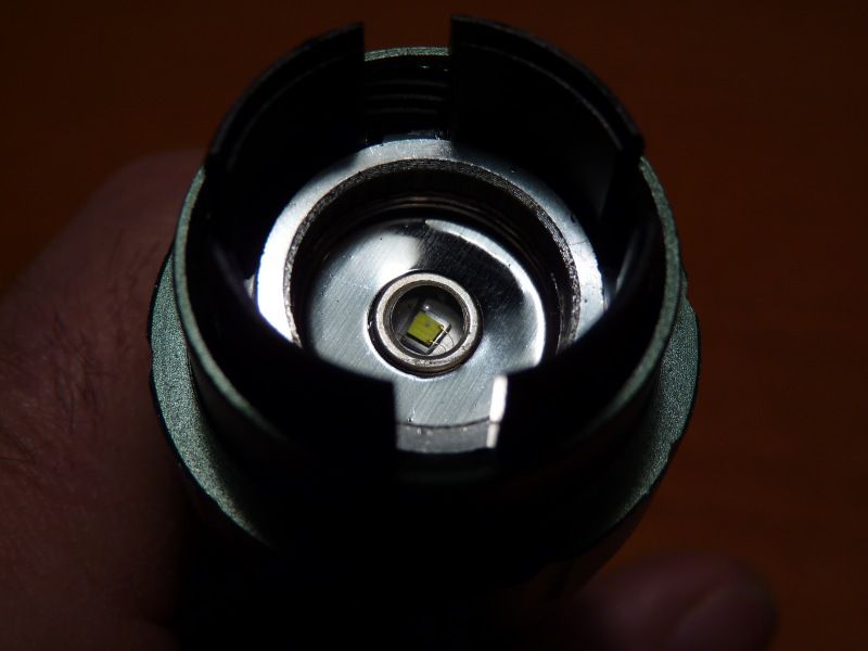 Zoom flashlight SA-9 damaged LED - foto povečava