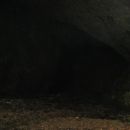 Temačen vstop v jamo