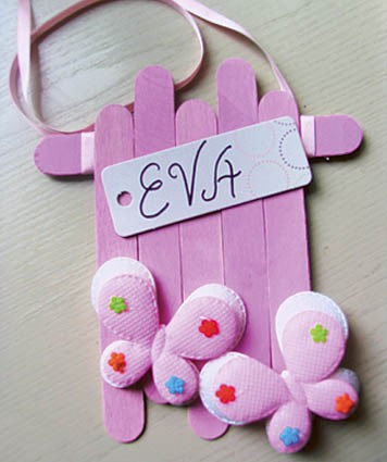 Obesek za na vrata oz. kljuko iz sladolednih palčk. 