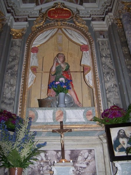 ..oltar v cerkvi Sv. Vida...