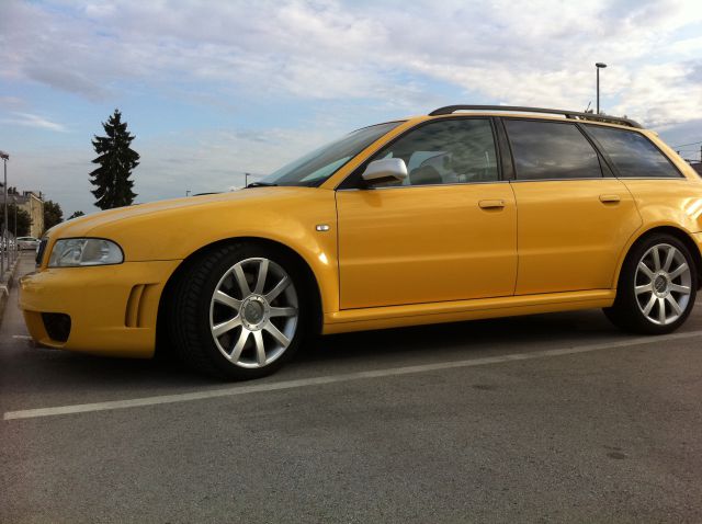 Audi rs4 - foto