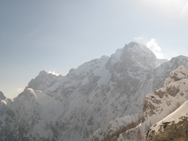Planjava, Ojstrica in nekoliko nižji Rjavički vrh na levi