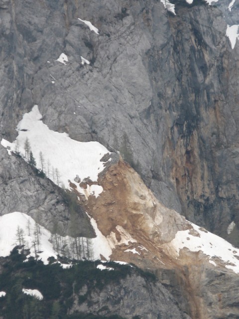 Lanskoletni odlom pod Rjavičkim vrhom. Dokumentiran pod Mrzla gora. Pa letos je že tudi 