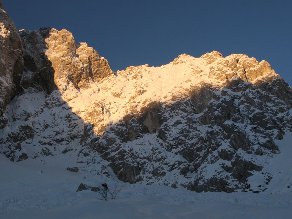 Prebujanje svetlobe v Alpah - 13.01.2014 - foto povečava