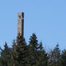 Pogled proti spomeniku na Jezerskem vrhu