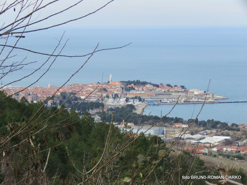 IZOLA Z OBROBJA IZOLE