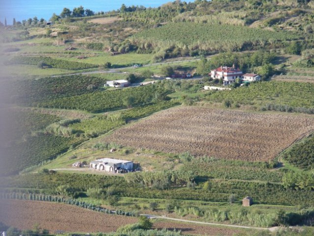 Slika 07
Pogled na opustošene terase pod BOLNICO IZOLA. Kdo bo odgovarjal? 
