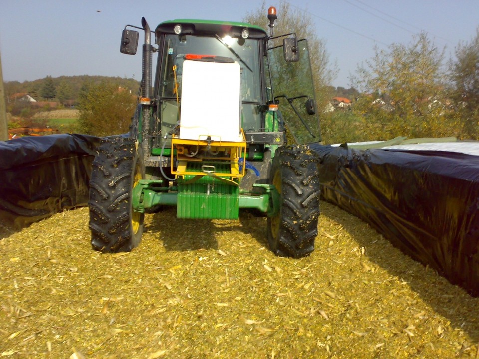 JD 6330 - foto povečava