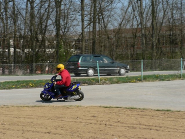 SCOOTER STUNT TEAM - foto