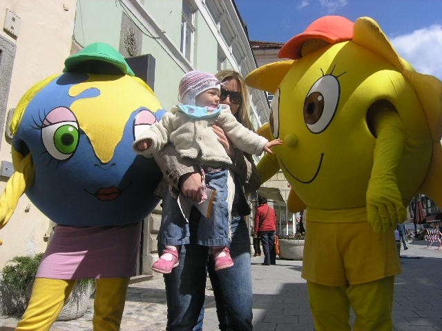 Bine in Julija v Kranju, 27. april 2008 - foto povečava