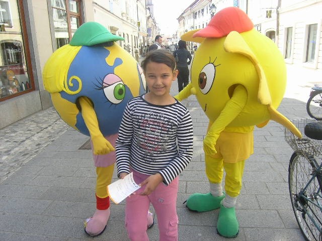 Bine in Julija v Kranju, 27. april 2008 - foto povečava