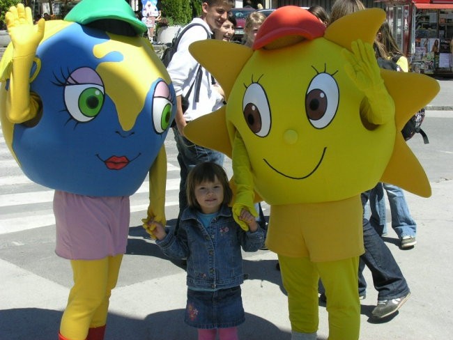 Bine in Julija na maturantski paradi, 18. maj - foto povečava