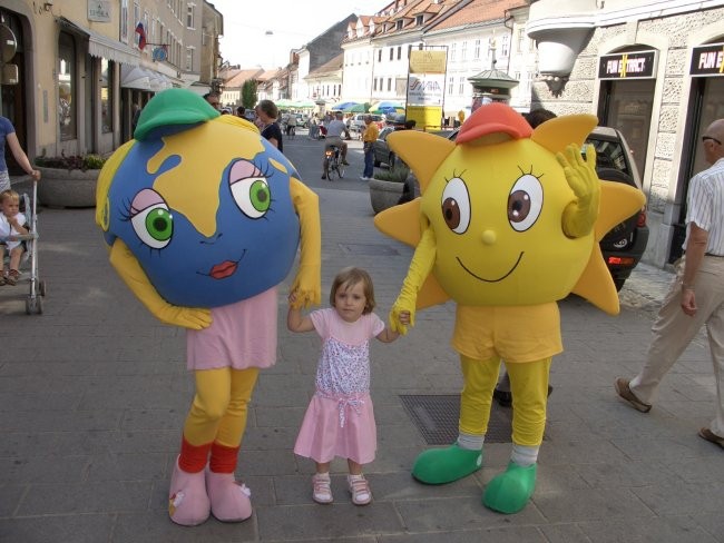 Bine in Julija spoznala nove prijatelje, 26.  - foto povečava