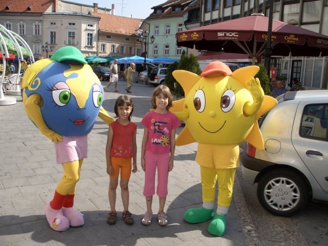 Bine in Julija spoznala nove prijatelje, 26.  - foto povečava