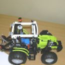 to je pa traktor k smo ga sestavlal 4 dni 5 dni.hehe smo bli pa dobri
