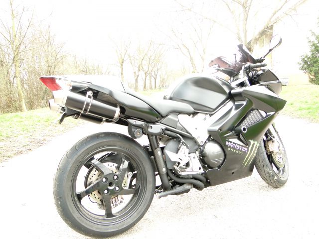 VFR 800 monster - foto