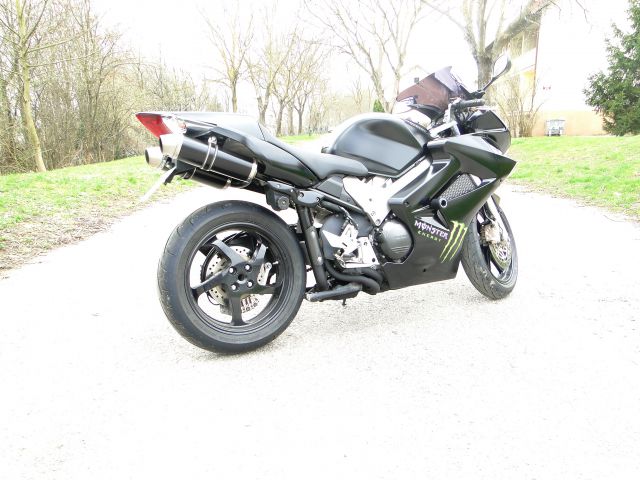 VFR 800 monster - foto