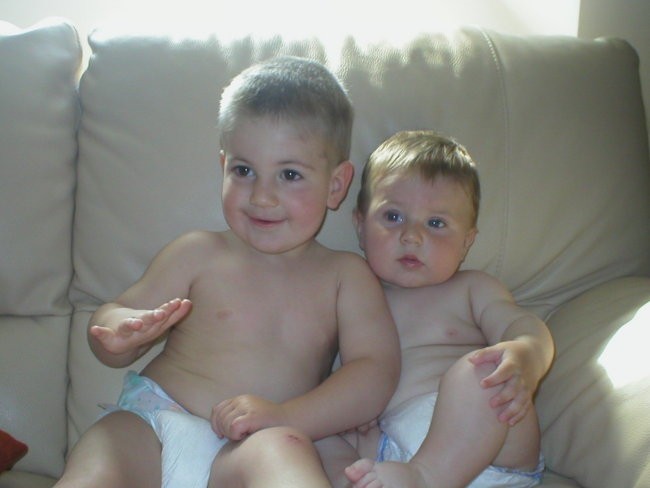 Jan in Nejc
(poletje 2004)