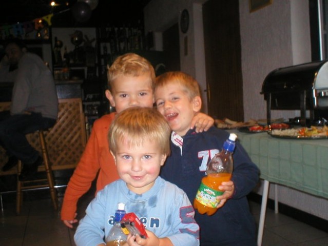 Lan, Jan in Nejc
(janov 3.rojstni dan-september 2005)