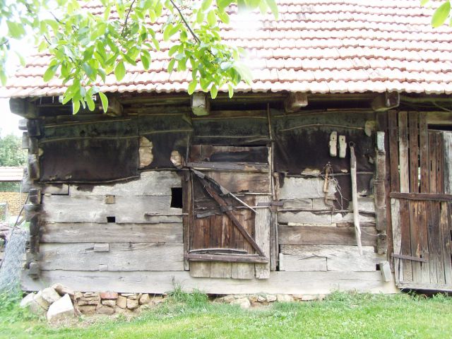 Stara kmečka hiša-brunarica - foto