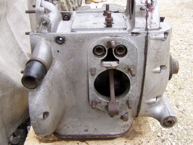 Zundapp KS-750 Engine with spar Parts - foto