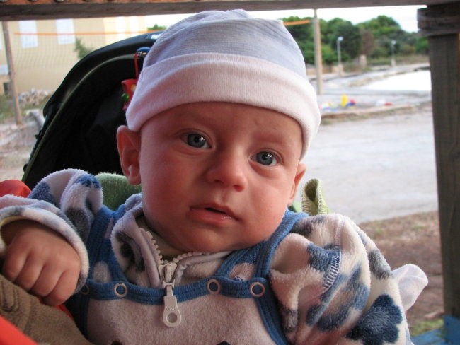 To sem jaz, star 3 mesece. Olib, september 2007.