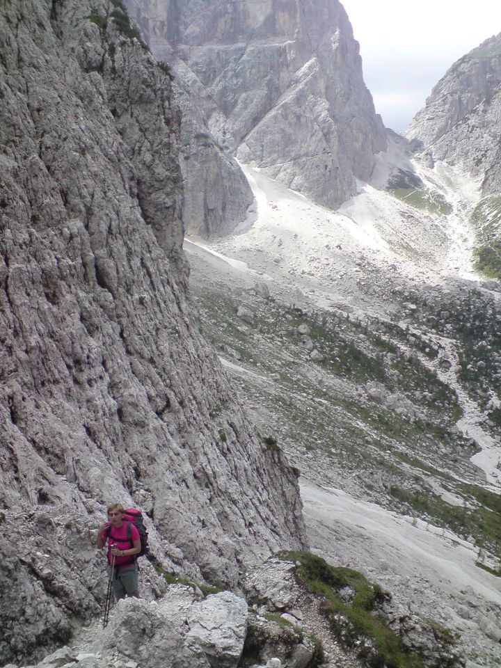 Okoli Lastovic- nad dolino Zajezere 17.7.2011 - foto povečava