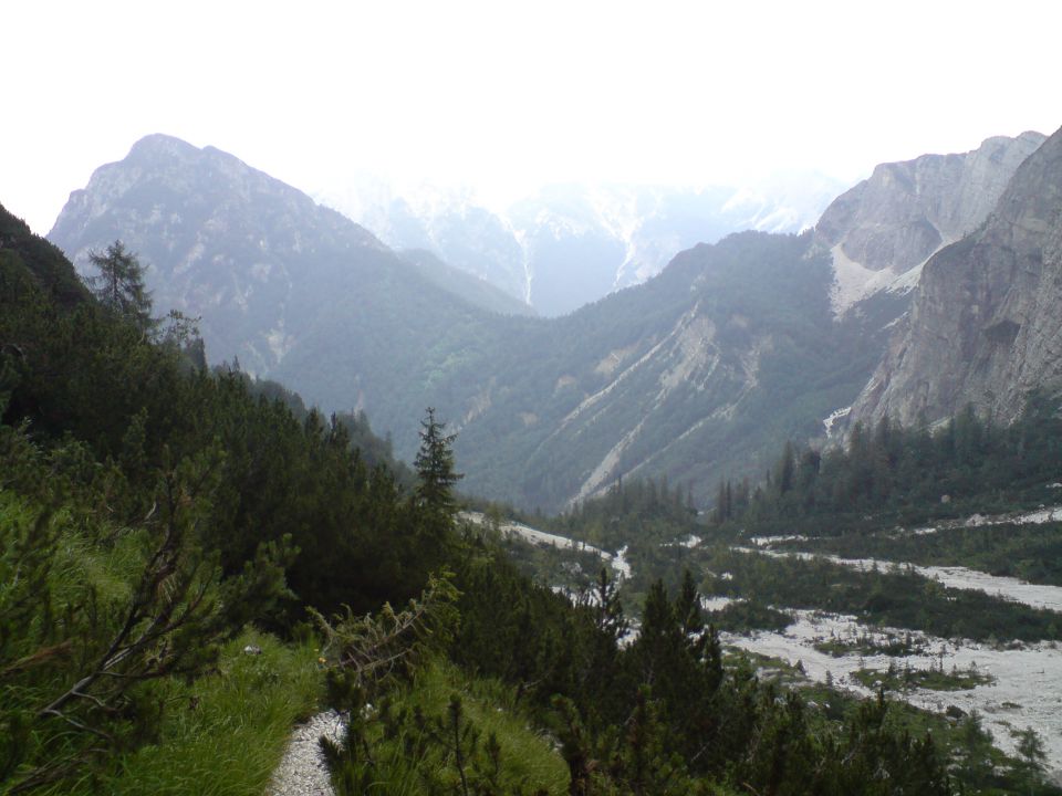 Okoli Lastovic- nad dolino Zajezere 17.7.2011 - foto povečava