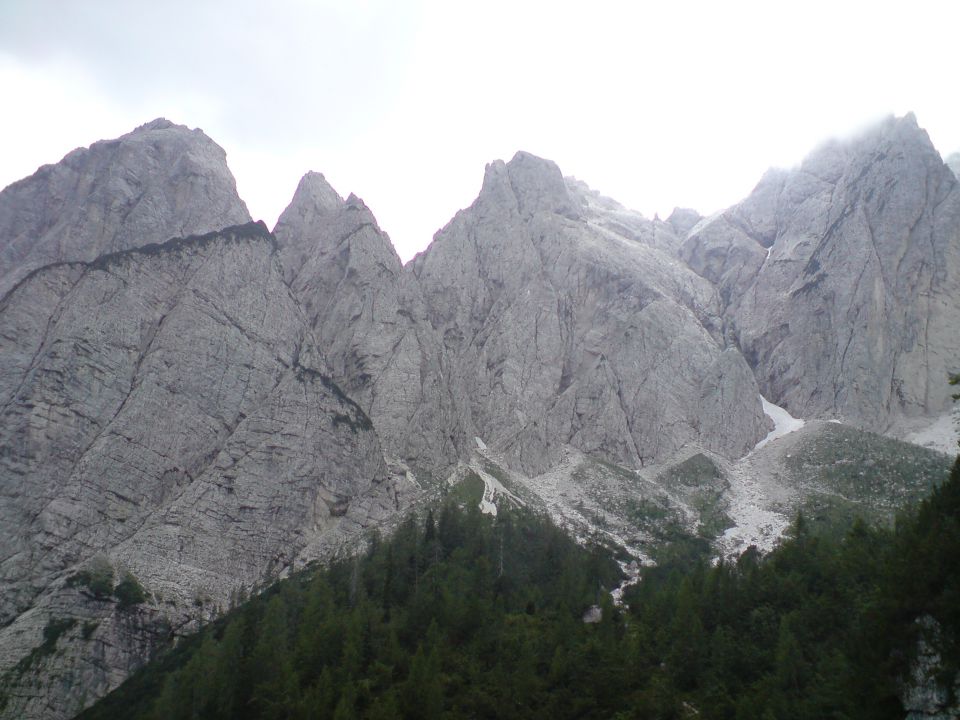 Okoli Lastovic- nad dolino Zajezere 17.7.2011 - foto povečava