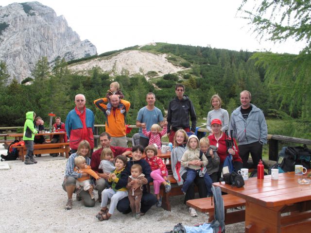 Poštarca po stai vršiški cesti - foto