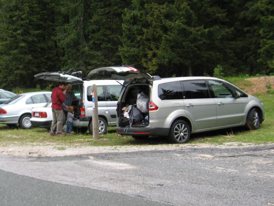 Poštarca po stai vršiški cesti - foto povečava