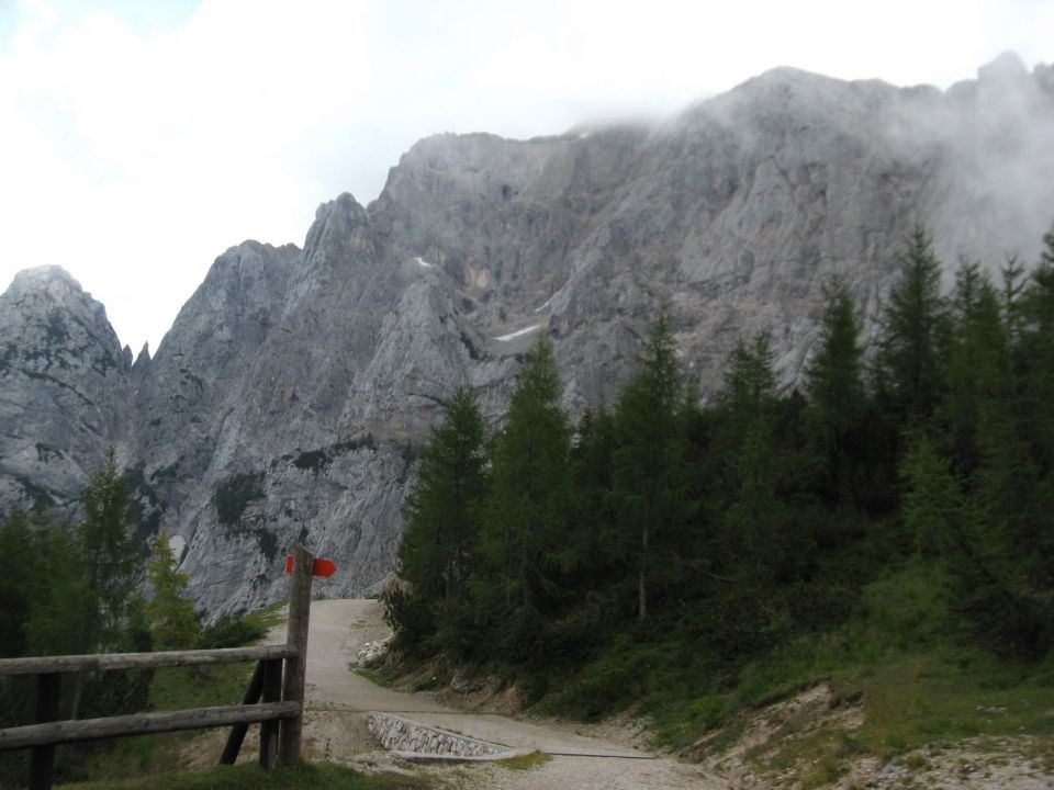 Poštarca po stai vršiški cesti - foto povečava