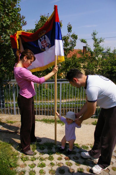 na poroki je obvezna zastava - jo bom jaz nosila