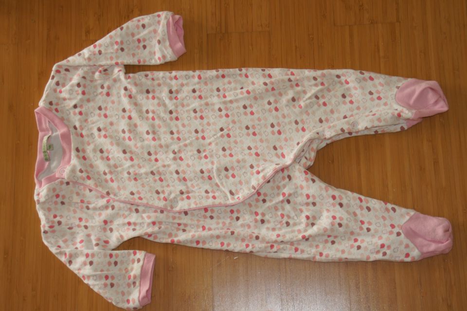 pižamica 9-12 m, 3 eur