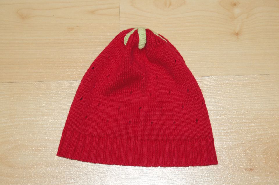 kapica jagoda H&M 6-9m - 3 eur