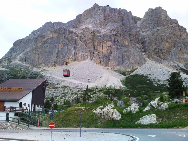 Pogled na monte Lagazuoi s prelaza Falzarego
