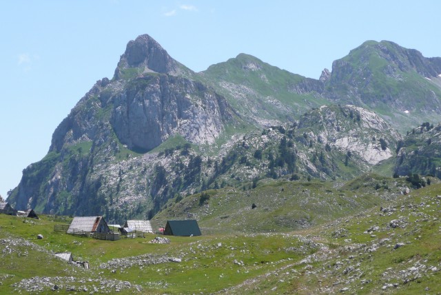 Sinjajevina, planina Ječmen dol z vrhom Vranova glav.