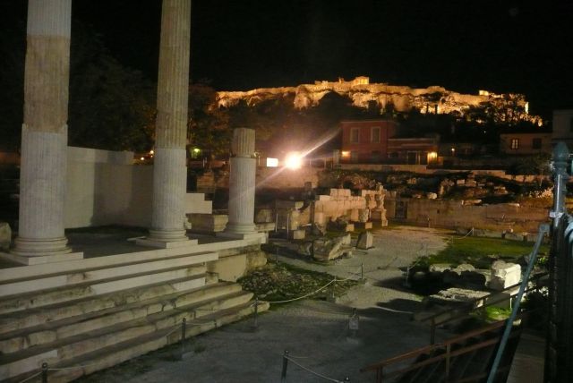Nočni pogled na Akropolo