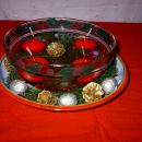 Adventni venček 2005- steklena posoda (zgoraj servetna tehnika), plavajoče svečke